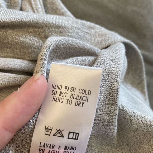 Doe & Rae grey sleeveless top with button detail size small - Picture 6 of 9